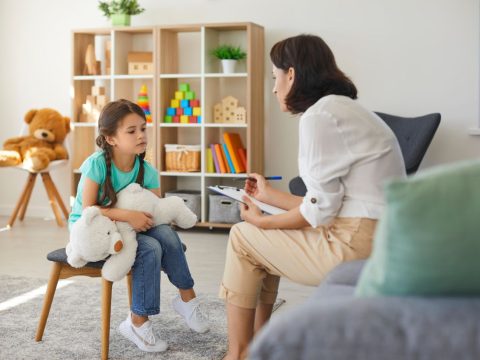 Những biểu hiện của trẻ cần can thiệp sớm cha mẹ cần lưu ý