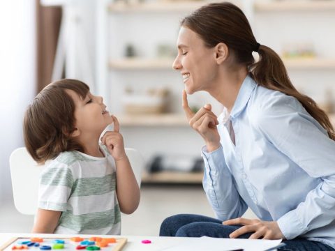 Trẻ chậm phát triển có chữa được không và phương pháp can thiệp như thế nào?