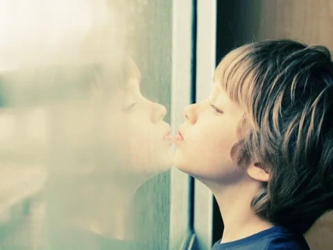 Can thiệp sớm cho trẻ chậm phát triển trí tuệ là gì?